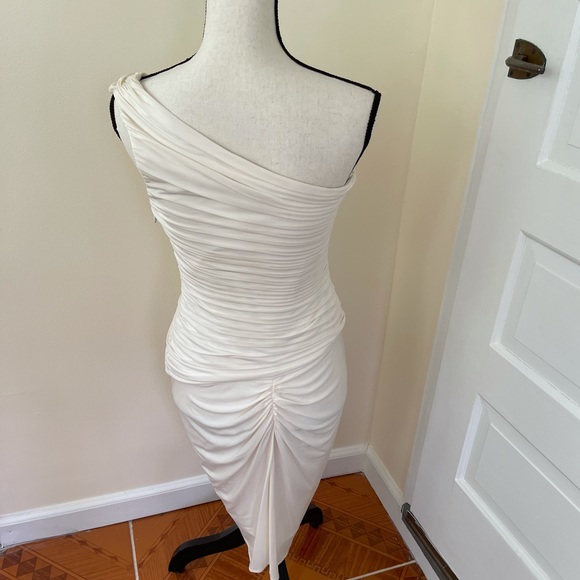 BCBG white dress size M - Picture 3 of 4